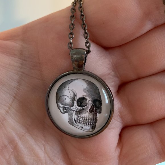 Skull Necklace - Picture 1 of 1